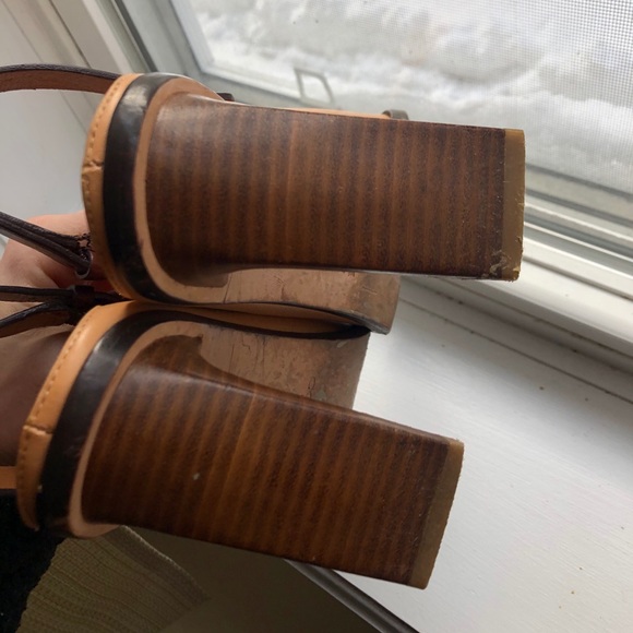 Tan Mackenzie peep-toe heel (US 6.5) - Picture 3 of 3